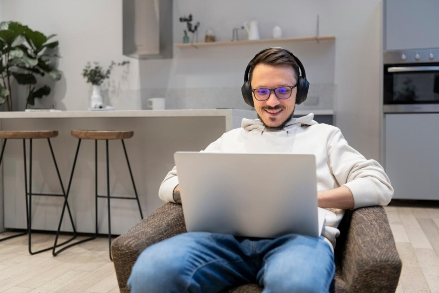 One-on-one coaching session for financial advisors