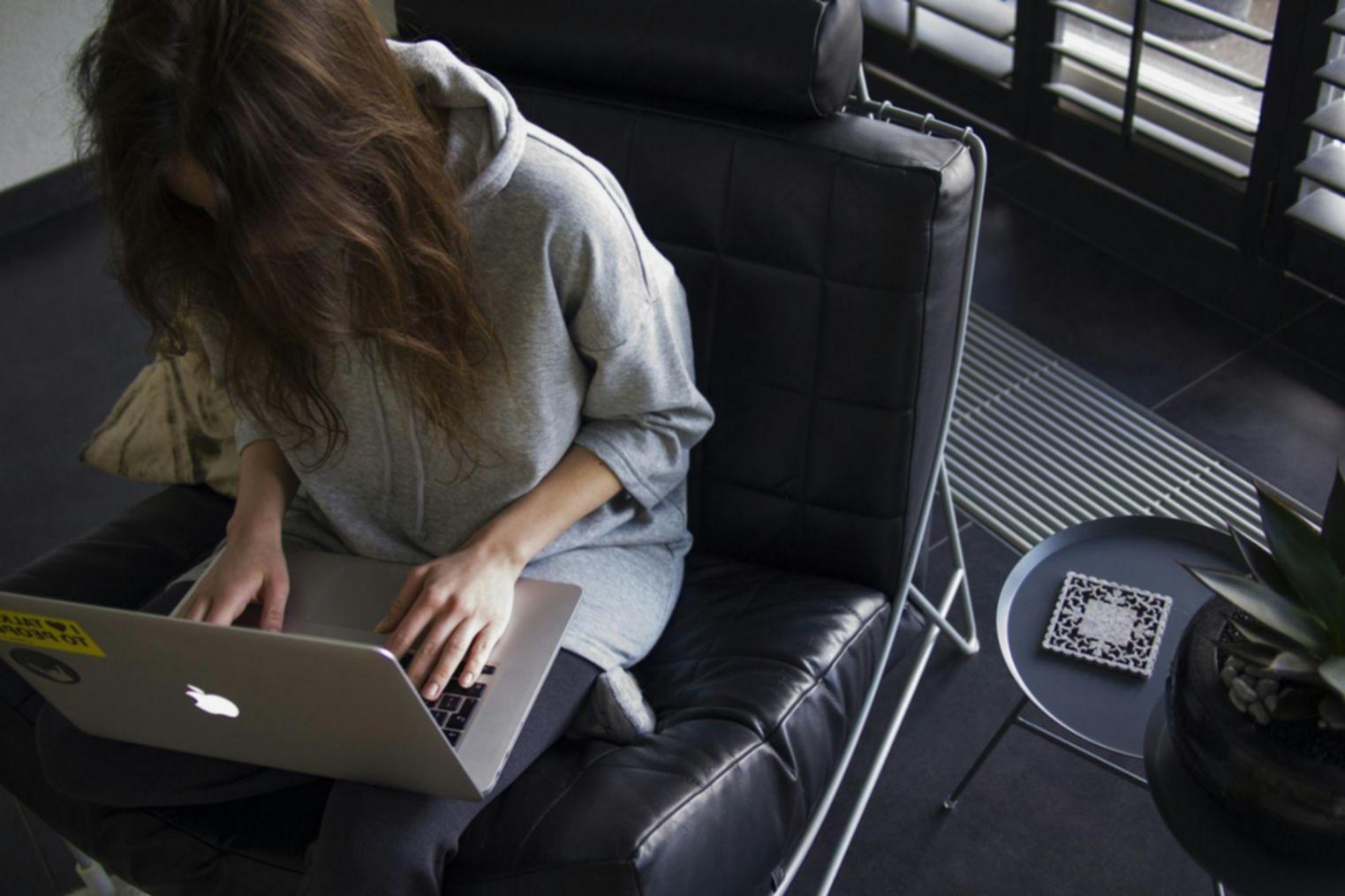 Small group workshop demonstrating interactive financial communication training methods